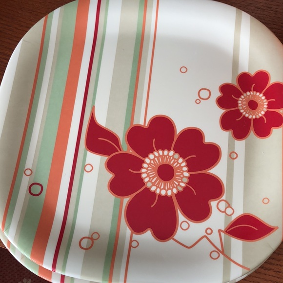 Set of Melamine Dishware - Picture 2 of 6